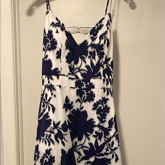 Xscape formal long prom dress size 8. Navy and white, bell shaped full skirt. - Picture 1 of 5